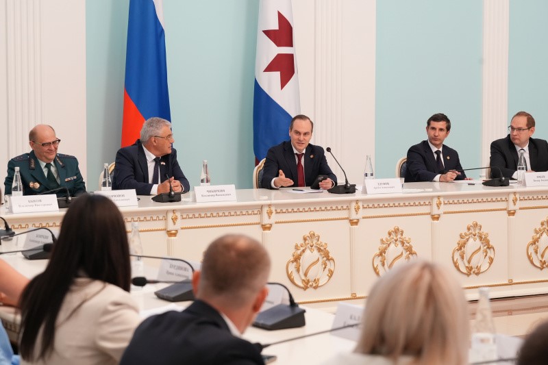 Артём Здунов поздравил предпринимателей республики с профессиональным праздником