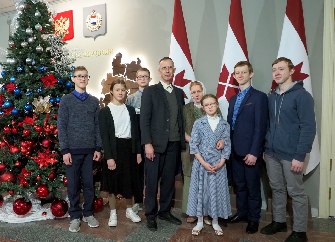 Многодетная семья Барановских награждена орденом «Родительская слава»